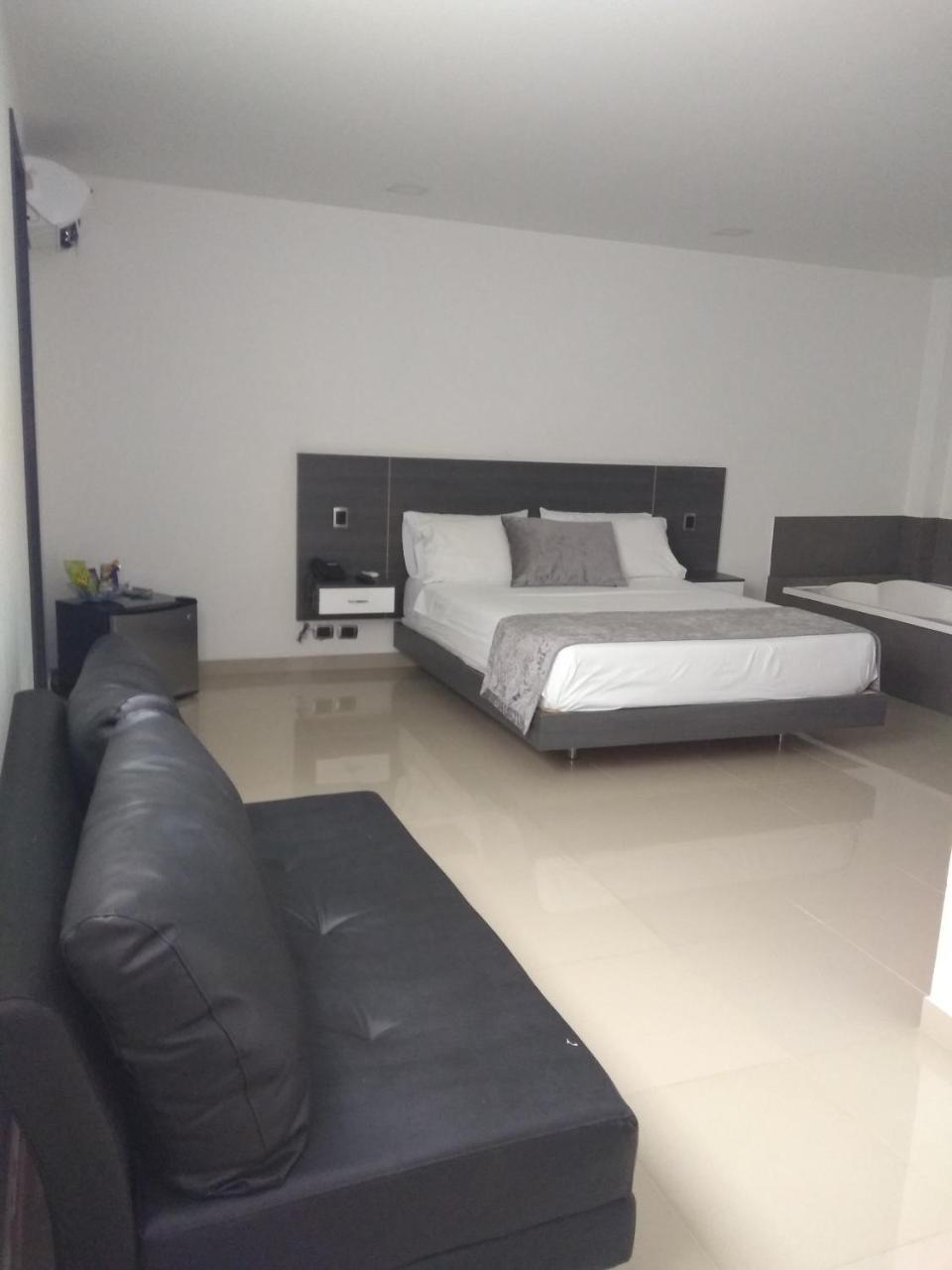 Calle 10 Express Hotel Medellín Eksteriør billede