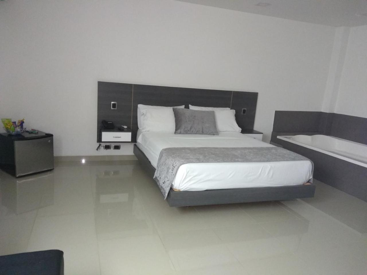 Calle 10 Express Hotel Medellín Eksteriør billede